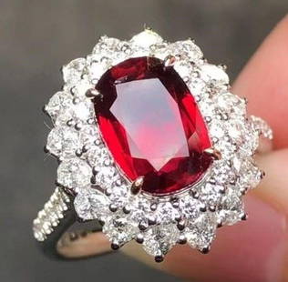 2ct Pigeon Blood Ruby Ring 18K Gold: 18K gold is luxuriously inlaid with 2ct natural pigeon blood ruby and natural South African diamonds. Crystal-clear, full color, good color. Internationally certified natural ruby. Have an internation