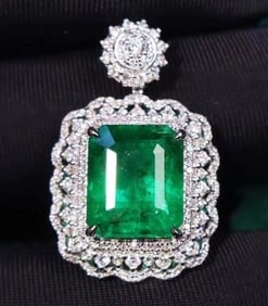 3.7ct Natural Emerald Pendant 18K Gold