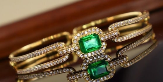 1.3ct Natural Emerald 18K Gold Bangle