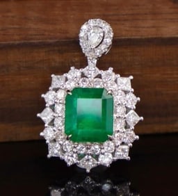 2.2ct Natural Emerald 18K Gold Pendant