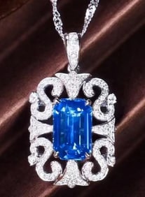 3.05ct Cornflower Blue Sapphire 18Kt Gold Pendant