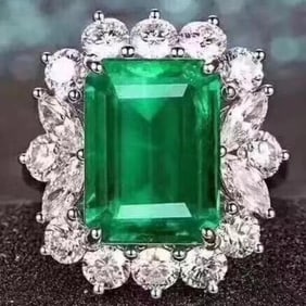 3.2ct Natural Emerald 18Kt Gold Ring
