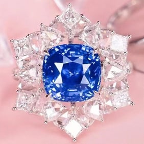 3.8ct Royal Blue Sapphire 18Kt Gold Ring