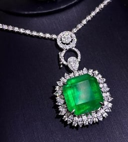 15.3ct Colombian Emerald 18Kt Gold Pendant