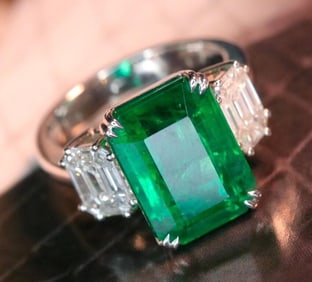 6.8ct Natural Emerald 18Kt Gold Ring