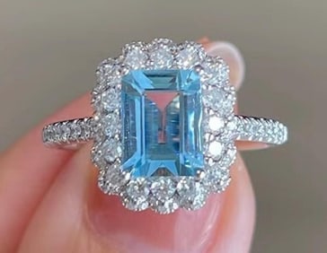 1.4ct Natural Aquamarine 18Kt Gold Ring
