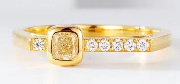 18Kt Gold Natural Yellow Diamond Ring