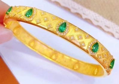 18Kt Gold Natural Emerald Diamond Bangle