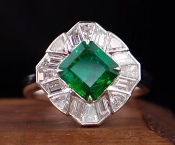 1.8ct Natural Emerald 18Kt Gold Ring