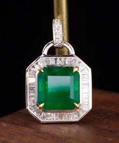 3ct Natural Emerald 18Kt Gold Pendant