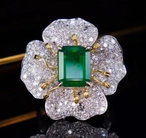 3.3ct Natural Emerald 18Kt Gold Ring