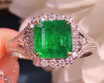 3ct Natural Emerald 18Kt Gold Ring