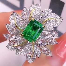 2.5ct Natural Emerald 18Kt Gold Ring