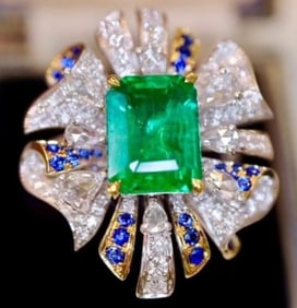 2.8ct Natural Emerald 18Kt Gold Ring