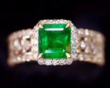 Natural Emerald 18Kt Gold Ring