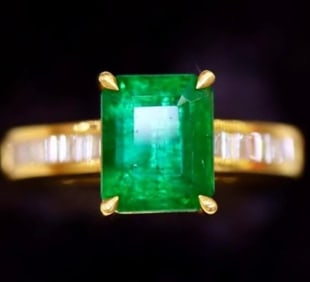 2.4ct Natural Emerald 18Kt Gold Ring