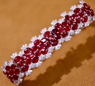 31.15cts Pigeon Blood Ruby 18Kt Gold Bracelet