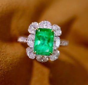2ct Natural Emerald 18Kt Gold Ring