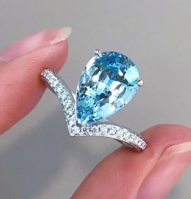 2.75ct Santa Maria Aquamarine 18Kt Gold Ring