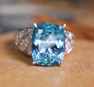 3.9ct Santa Maria Aquamarine 18Kt Gold Ring
