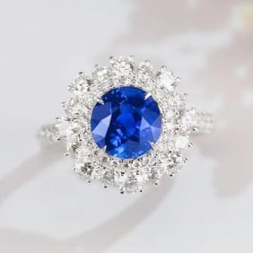 3ct Royal Blue Sapphire 18Kt Gold Ring