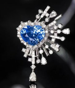 4.2ct Cornflower Blue Sapphire 18Kt Gold Brooch