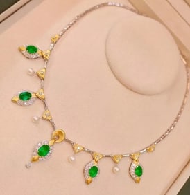 10.85ct Natural Emerald 18Kt Gold Necklace