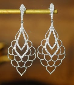 18Kt Gold Natural Diamond Earrings