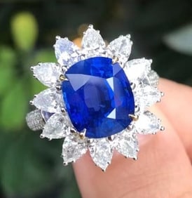 4.4ct Sri Lankan Sapphire 18Kt Gold Ring