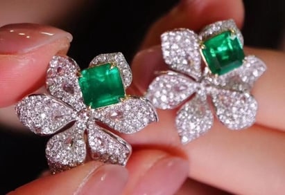 2.6ct Natural Emerald 18Kt Gold Earrings