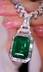 14.8ct Natural Emerald 18Kt Gold Necklac