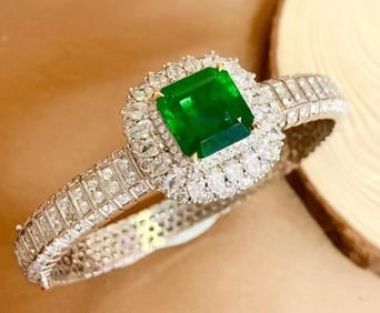 9ct Natural Emerald 18Kt Gold Bangle