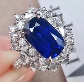 4ct Royal Blue Sapphire 18Kt Gold Ring