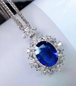 3.9ct Royal Blue Sapphire 18Kt Gold Pendant