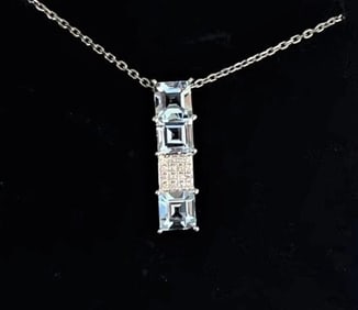 1.85ct Natural Aquamarine 18Kt Gold Pendant