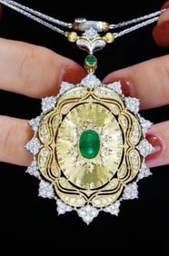 18Kt Gold Natural Emerald Diamond Necklace