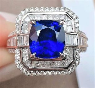 3.4ct Royal Blue Sapphire 18Kt Gold Ring