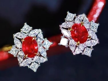 1.29ct Pigeon Blood Ruby 18Kt Gold Earrings