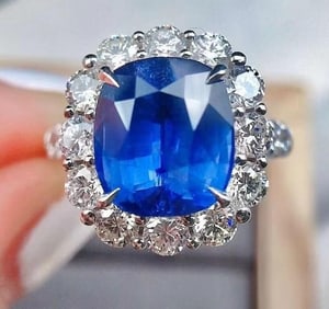 4.6ct Natural Sapphire 18Kt Gold Ring