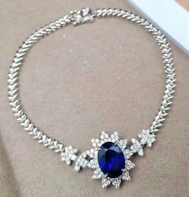 2.85ct Royal Blue Sapphire 18Kt Gold Bracelet