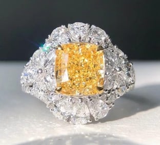 2.5ct Natural Yellow Diamond 18Kt Gold Ring