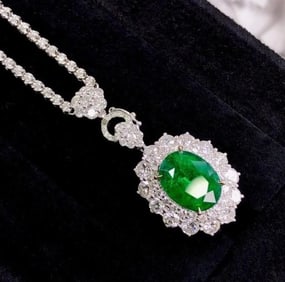 3.5ct Natural Emerald 18Kt Gold Pendant