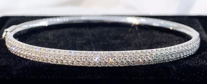 3.75cts Natural Diamond 18Kt Gold Bangle