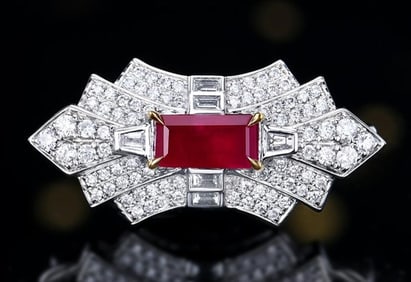 0.95ct Pigeon Blood Ruby 18Kt Gold Brooch