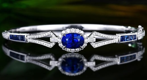 2.8ct Sri Lankan Sapphire 18Kt Gold Bangle