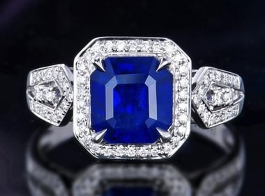 2.5ct Sri Lankan Sapphire 18Kt Gold Ring