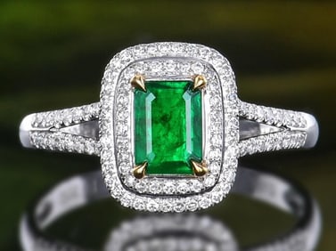 18Kt Gold Natural Emerald Ring