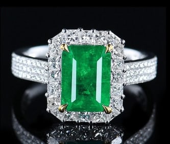 2.7ct Colombian Emerald 18Kt Gold Ring