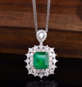 2.05ct Natural Emerald 18Kt Gold Pendant