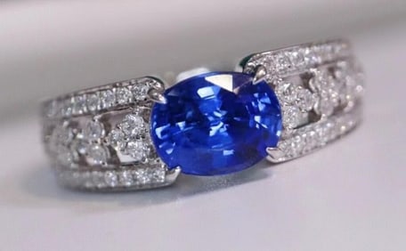 1.4ct Sri Lankan Sapphire 18Kt Gold Ring